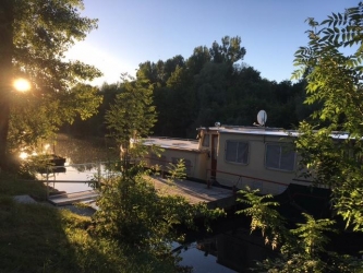 2 CHALETS BORD DE SEINE SUR 2669 m² DE PARC