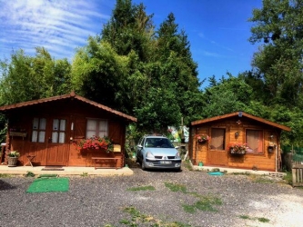 2 CHALETS BORD DE SEINE SUR 2669 m² DE PARC