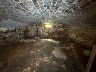 Ancien corps de ferme avec vue sur 5 156 m²