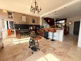 Ancien relais de poste sur 4 279 m²