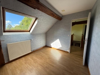 BEL ENSEMBLE IMMOBILIER ISOLE DANS LE PARC DU MORVAN