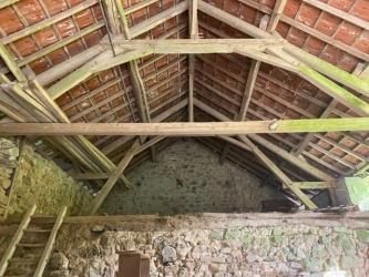 BEL ENSEMBLE IMMOBILIER ISOLE DANS LE PARC DU MORVAN