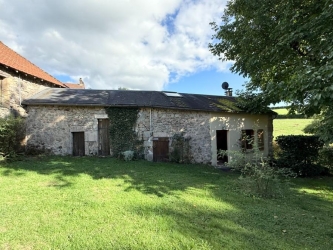 BEL ENSEMBLE IMMOBILIER ISOLE DANS LE PARC DU MORVAN