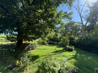 BEL ENSEMBLE IMMOBILIER ISOLE DANS LE PARC DU MORVAN