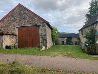 BEL ENSEMBLE IMMOBILIER ISOLE DANS LE PARC DU MORVAN