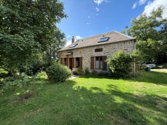 BEL ENSEMBLE IMMOBILIER ISOLE DANS LE PARC DU MORVAN