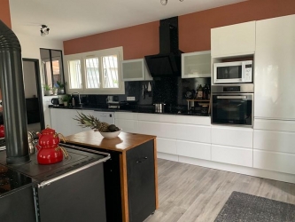Belle maison Familiale À  AVALLON sur 2592 m² de terrains