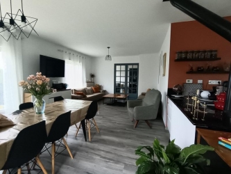 Belle maison Familiale À  AVALLON sur 2592 m² de terrains