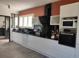 Belle maison Familiale À  AVALLON sur 2592 m² de terrains