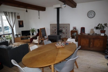 Coquette maison de campagne entièrement rénovée située à la