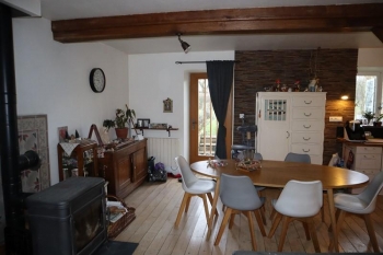 Coquette maison de campagne entièrement rénovée située à la