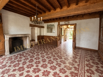 EN BOURGOGNE MAISON ANCIENNE A RENOVER AUX PORTES DU MORVAN