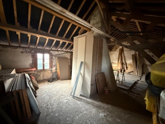 DANS UN VILLAGE DU MORVAN MAISON ANCIENNE