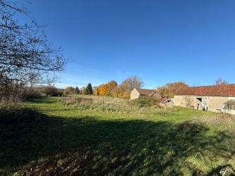 Fermette du Morvan sur 6555 m² de terrain attenant