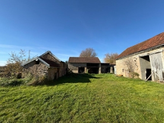 Fermette du Morvan sur 6555 m² de terrain attenant