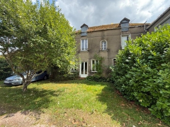 GRANDE MAISON ANCIENNE A RENOVER SUR PLUS D'UN HA