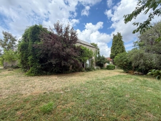 GRANDE MAISON ANCIENNE A RENOVER SUR PLUS D'UN HA