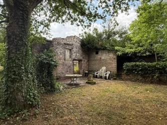 GRANDE MAISON ANCIENNE A RENOVER SUR PLUS D'UN HA