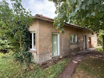 GRANDE MAISON ANCIENNE A RENOVER SUR PLUS D'UN HA