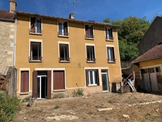 Maison ancienne à rénover sur 3500 m²