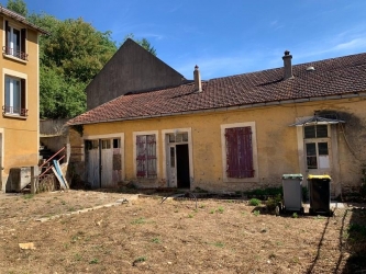 Maison ancienne à rénover sur 3500 m²