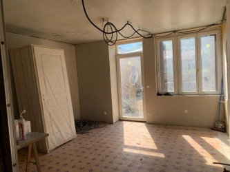 Maison ancienne à rénover sur 3500 m²