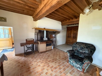 Maison ancienne avec dépendances proche Lac des Settons