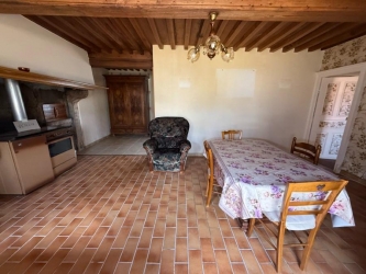 Maison ancienne avec dépendances proche Lac des Settons