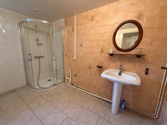 Maison ancienne avec dépendances proche Lac des Settons