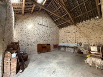 Maison ancienne avec dépendances proche Lac des Settons