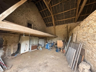 Maison ancienne avec dépendances proche Lac des Settons