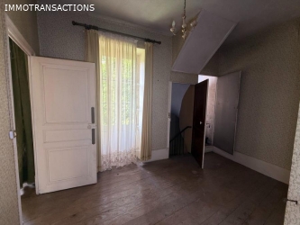 Maison ancienne avec garage et jardin