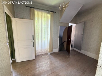 Maison ancienne avec garage et jardin