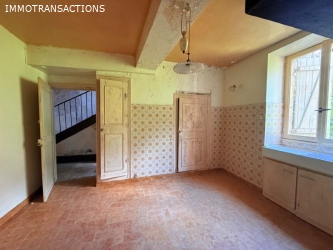 Maison ancienne avec garage et jardin
