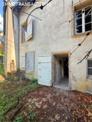 Maison ancienne avec garage et jardin