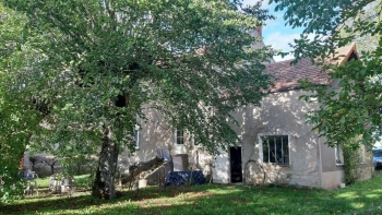Maison ancienne en copropriété sur 2 niveaux 2 appartements