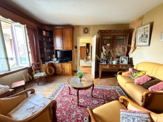Maison de village avec garage et jardin