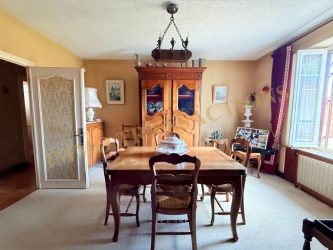 Maison de village avec garage et jardin