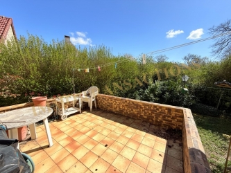 Maison de village avec garage et jardin