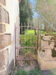 Maison de village avec garage et jardin