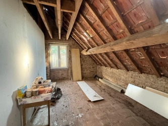 Maison indépendante sur terrain de plus de 7400 m²