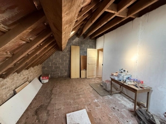 Maison indépendante sur terrain de plus de 7400 m²