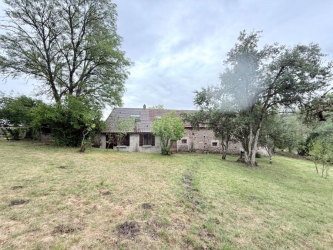 MORVAN Ancienne longère en pierres de pays sur  8575 m²