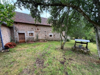 MORVAN Ancienne longère en pierres de pays sur  8575 m²