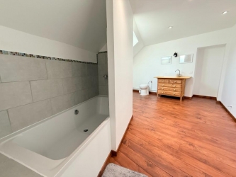 Moulin rénové – 283 m² habitables – Plus de 2 hectares