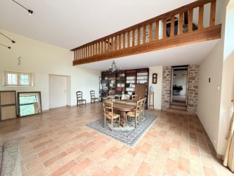 MORVAN Ancienne longère en pierres de pays sur  8575 m²