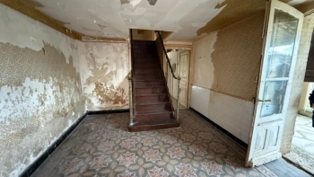 PROCHE DU PARC DU MORVAN MAISON ANCIENNE A RENOVER DANS UN V