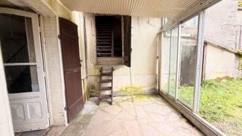 PROCHE DU PARC DU MORVAN MAISON ANCIENNE A RENOVER DANS UN V