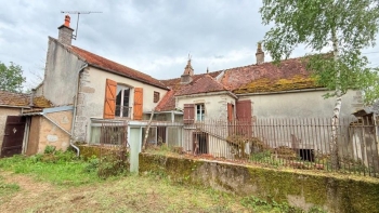 PROCHE DU PARC DU MORVAN MAISON ANCIENNE A RENOVER DANS UN V