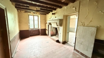 PROCHE DU PARC DU MORVAN MAISON ANCIENNE A RENOVER DANS UN V